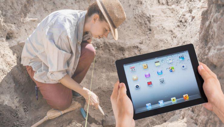 un ipad tra gli scavi di pompei